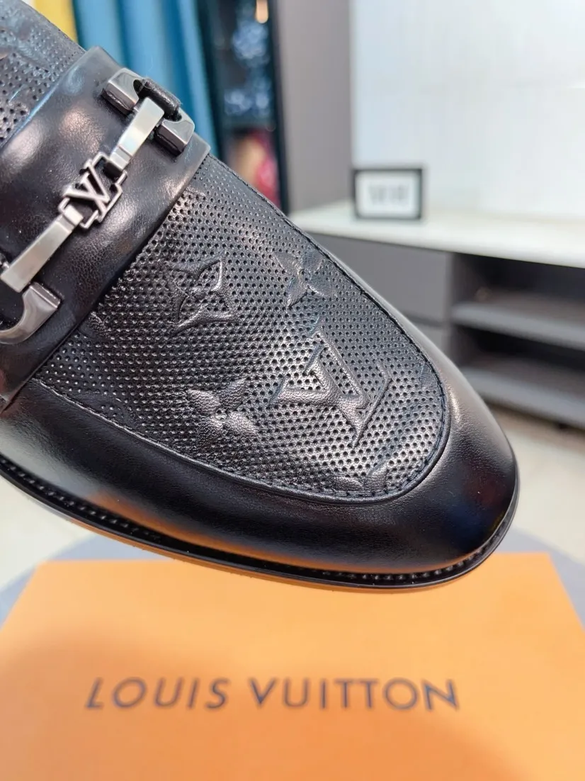 Men's Men's Shoes 💰458🌹🌹Niuli [LV] Louis Vuitton's new open-edge pigskin shoes are the most popular classic. Synchronized with the official website, the upper adopts Italian imported upper embossing➕comfortable cowhide lining, fashionable atmosphere, unique brand and unique craftsmanship. Highlighting the hot style of the new year. Stop hesitating, stop wandering, get it now. Code number: 38--44